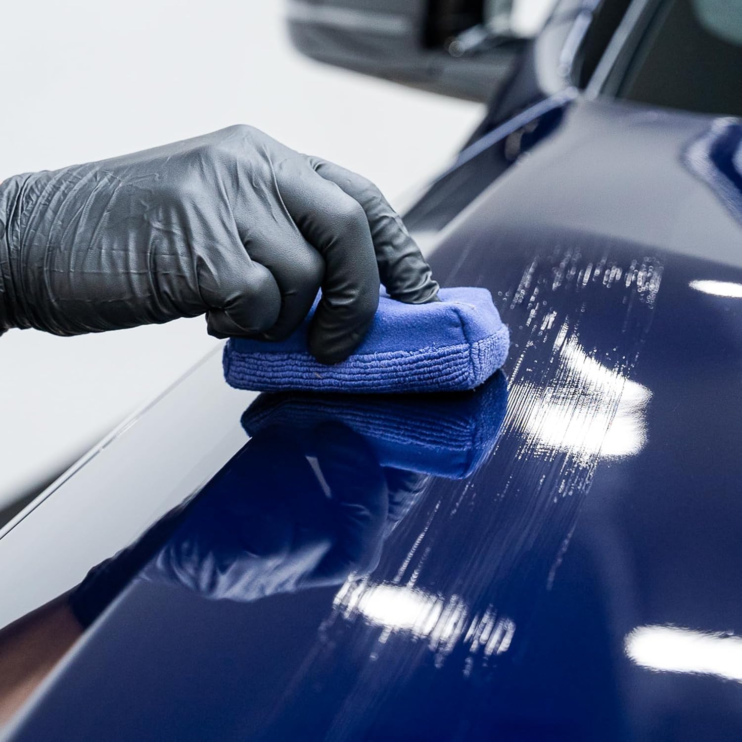 GYEON MOHS EVO Ceramic Coating for Cars High Gloss and Super Slick 30ml | Professional SiO2 ceramic coating delivers deep gloss and up to 3 years of hydrophobic UV protection — single-layer DIY. - Image 6